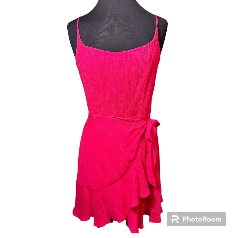 NWT G B Gianna Bini pink size medium mini wrap dress